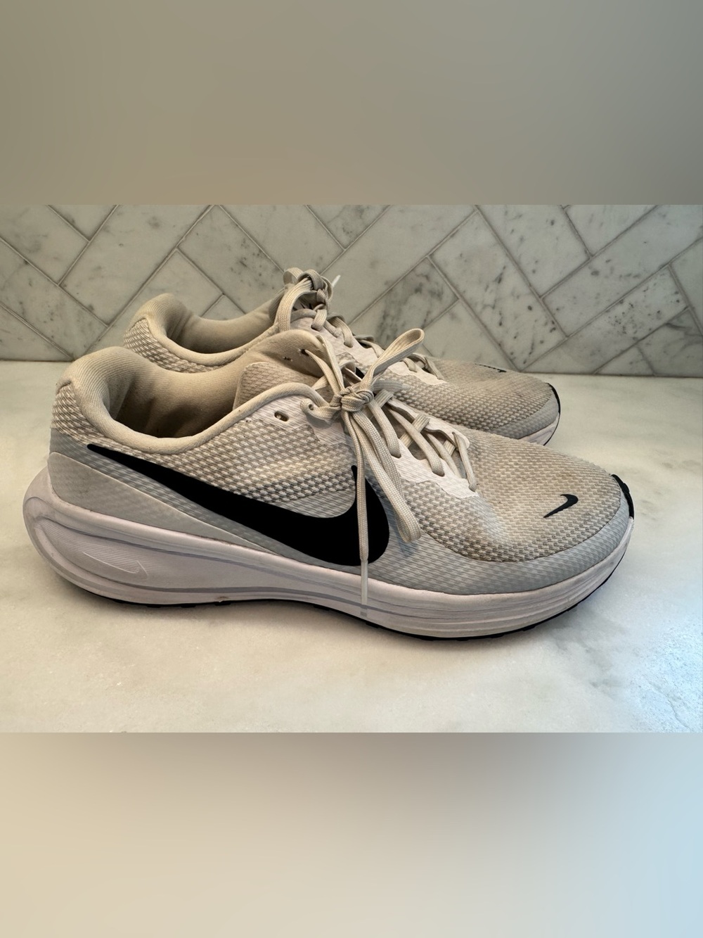 Nike White and Black Men's Athletic Running Shoes 10.5